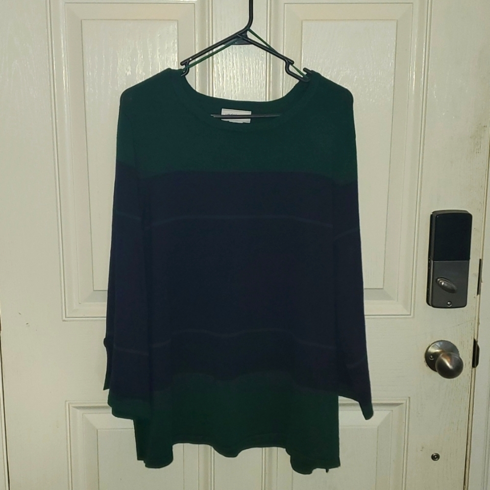 Sweater with wide sleeves